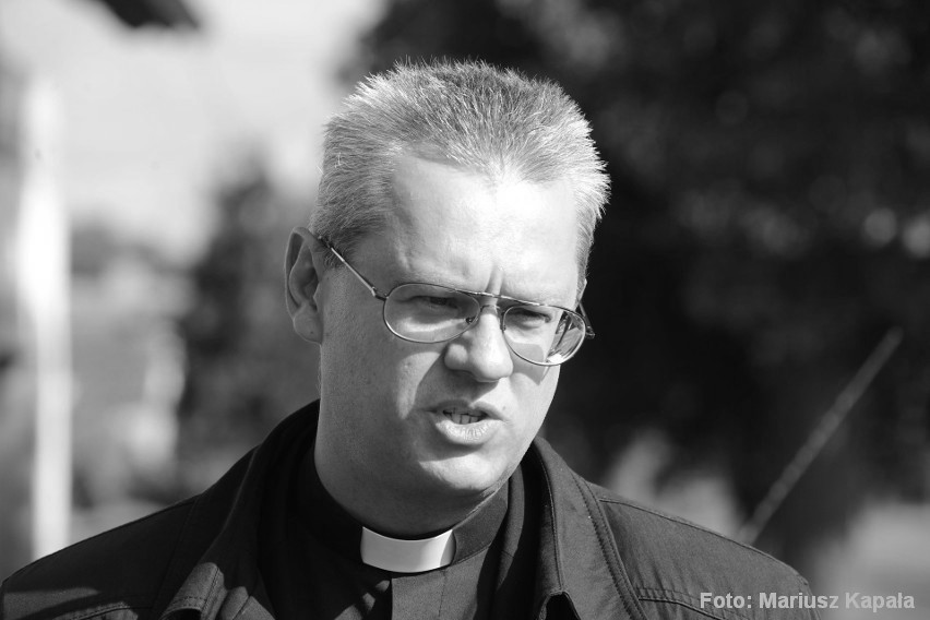Ks. Dariusz Lik black111